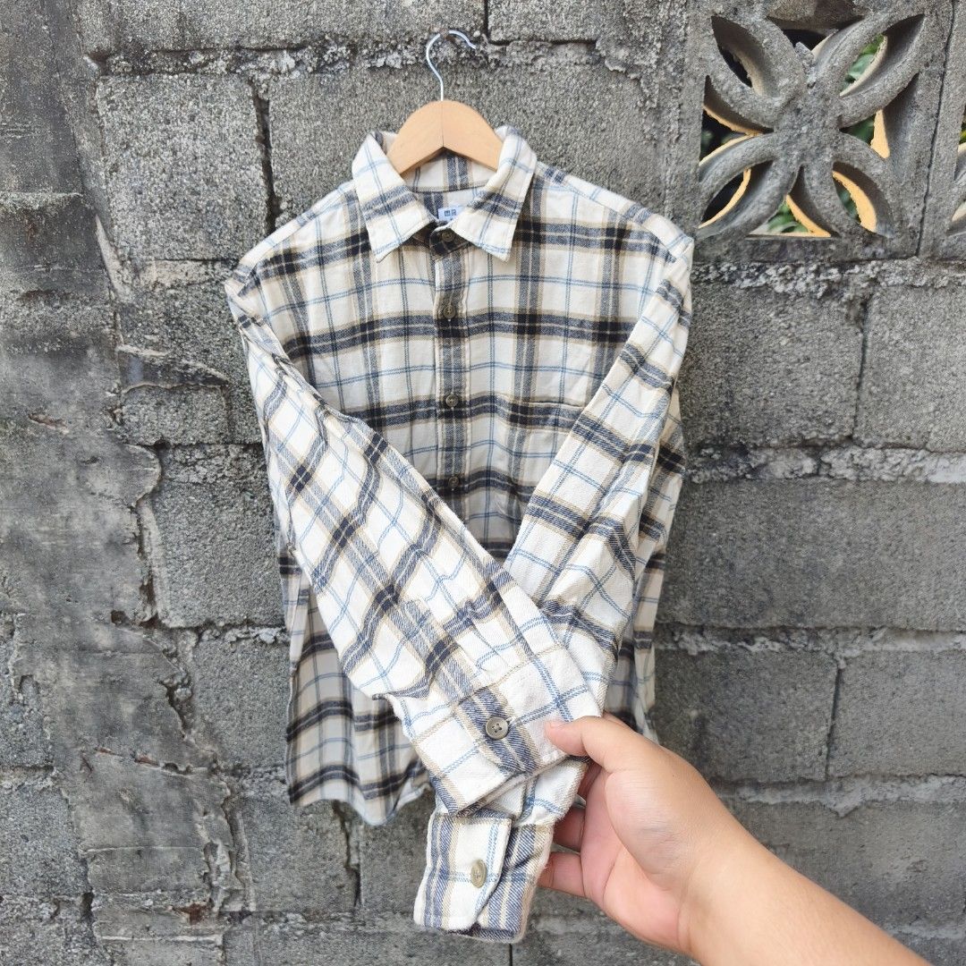UNIQLO POLO LONGSLEEVE (Category: Formal Shirts) located in Dagupan City. Submitted by kaizer0513 (Listing ID 1434539578, Image 3). Description: UNIQLO POLO LONGSLEEVE SIZE LARGE DIMENSION 22W 28L 25SLEEVE EXCELLENT CONDITION 9.8/10 NO ISSUE 300 + SHIPPED.