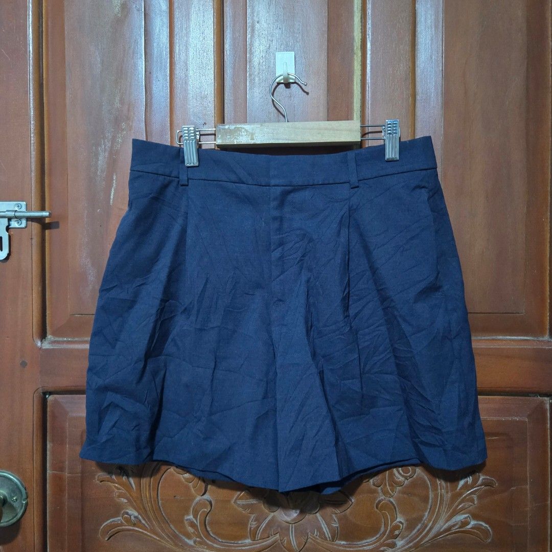 UNIQLO WOMEN EZY SHORTS (Category: Shorts) located in Santiago. Submitted by fromboxes (Listing ID 1434476370, Image 1). Description: like new navy blue.