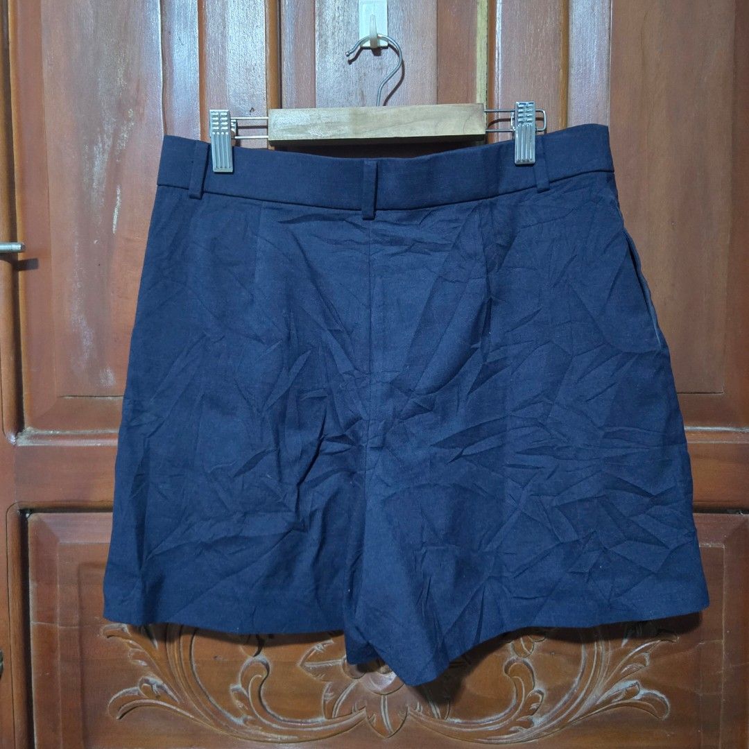UNIQLO WOMEN EZY SHORTS (Category: Shorts) located in Santiago. Submitted by fromboxes (Listing ID 1434476370, Image 3). Description: like new navy blue.