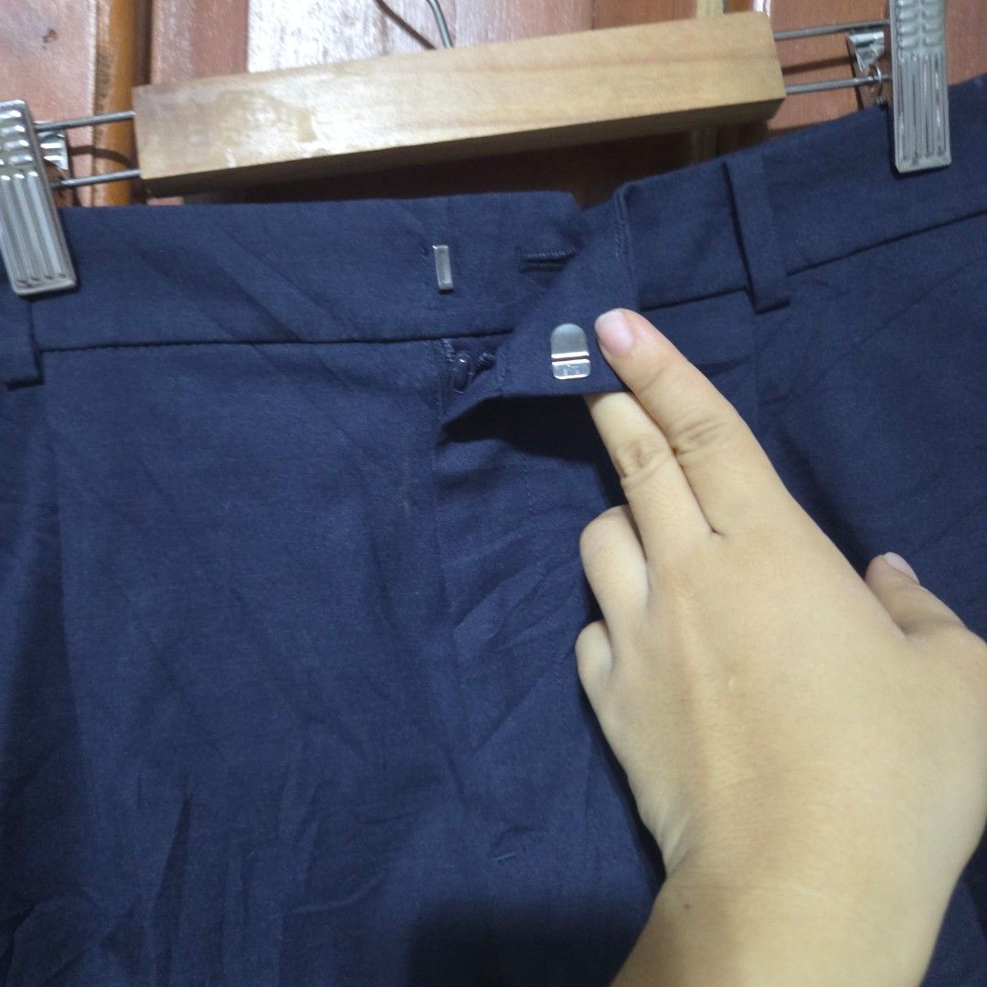UNIQLO WOMEN EZY SHORTS (Category: Shorts) located in Santiago. Submitted by fromboxes (Listing ID 1434476370, Image 2). Description: like new navy blue.