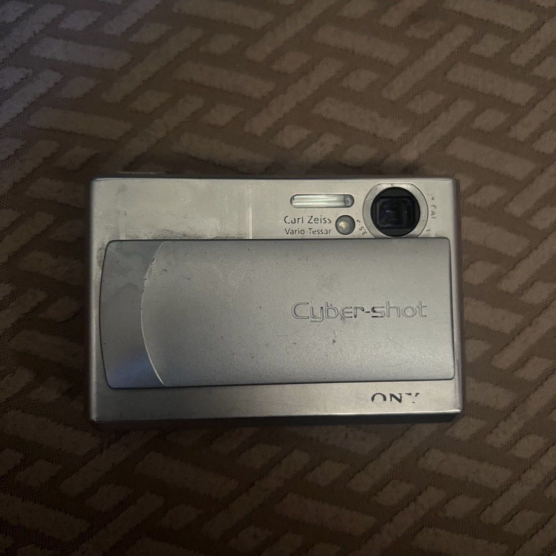 sony cybershot dsc t1 (Category: Cameras) located in Manila. Submitted by rhxnna_ (Listing ID 1434464984, Image 2). Description: tested and working pero black screen po sya kaya po no sample pics. has lcd burn and leaks, some labels are smudged off. kayo na po bahala mag paayos ng cam po. inclusions: unit only mop: gcash only shipping: lalamove/j&t (sf depends on location, sf will be shouldered by buyer).