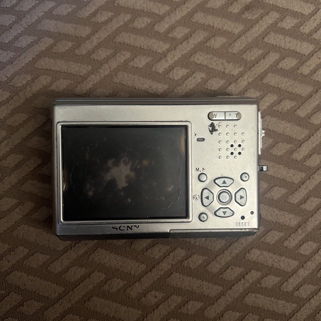 sony cybershot dsc t1 (Category: Cameras) located in Manila. Submitted by rhxnna_ (Listing ID 1434464984, Image 3). Description: tested and working pero black screen po sya kaya po no sample pics. has lcd burn and leaks, some labels are smudged off. kayo na po bahala mag paayos ng cam po. inclusions: unit only mop: gcash only shipping: lalamove/j&t (sf depends on location, sf will be shouldered by buyer).