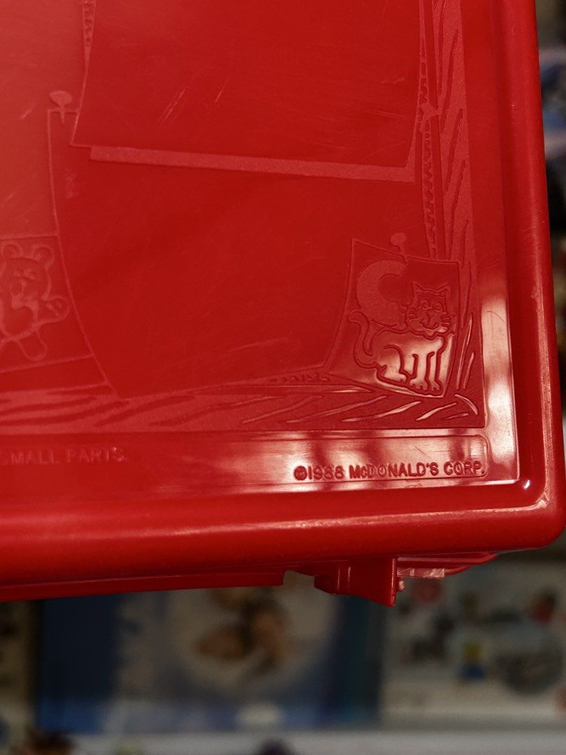 Vintage 1988 McDonald’s Lunchbox (Category: Food Organization & Storage) located in Calamba. Submitted by ino.dgr8 (Listing ID 1434552707, Image 3). Description: Vintage 1988 McDonald’s Lunchbox Like as new condition No major damage As is condition GCash J&T Epxress Saturday or Sunday shipping schedule Cross posted.