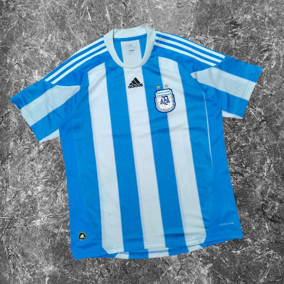 VINTAGE ADIDAS ARGENTINA JERSEY (AUTHENTIC) (Category: Activewear) located in San Carlos City. Submitted by heverlim (Listing ID 1434450946, Image 1). Description: -Authentic Adidas Argentina national team jersey -Dimension: 21W x 28L front, 29L back - Made in Argentina - Features the AFA crest and Adidas logo - Adidas logo on lower left - Classic light blue and white stripes.