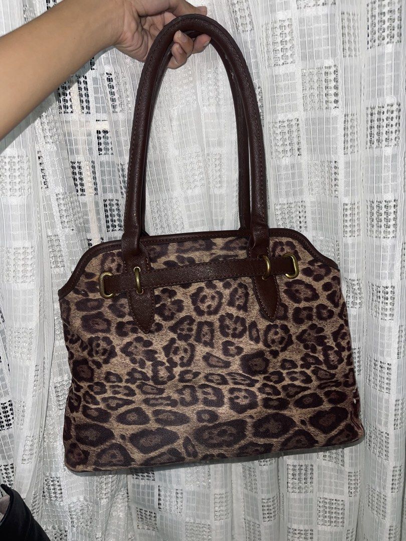 Vintage Leopard Shoulder Bag (Category: Shoulder Bags) located in Roxas City. Submitted by strgrllv (Listing ID 1434530677, Image 2). Description: Used .