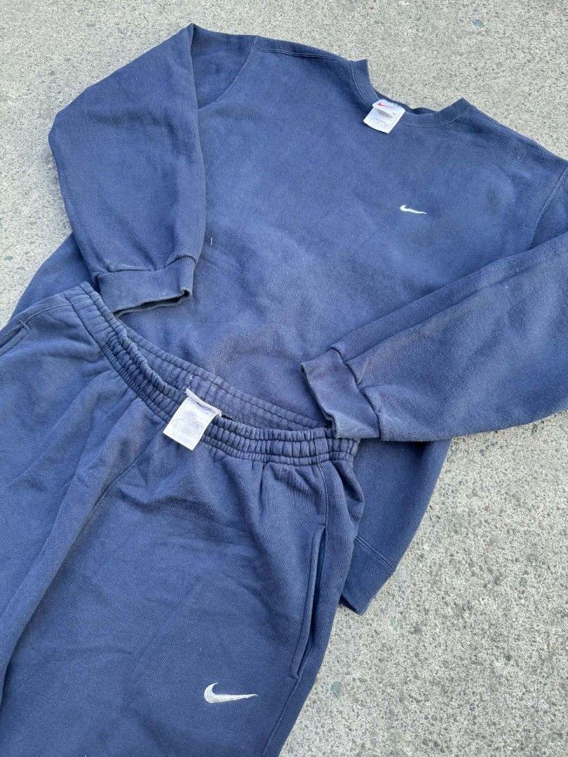 VINTAGE NIKE SWEATER & PANTS (Category: Coats, Jackets and Outerwear) located in Manila. Submitted by johnangelo27 (Listing ID 1434437212, Image 2). Description: .