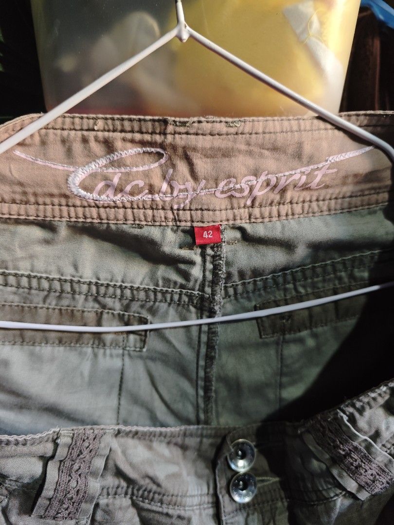Vintage Y2k Esprit Cargo Pants Size 42 (Category: Jeans) located in Taguig. Submitted by i7myien70216 (Listing ID 1434458047, Image 3). Description: - Vintage Y2k Esprit cargo pants - Unique camouflage pattern - Size 42 - Baggy fit - low-waisted - Multiple pockets and button details - Durable fabric - Perfect for casual wear Condition: Like new, only use onced Selling because di na nagagamit and also a little long for me (for reference I'm 5'2). 