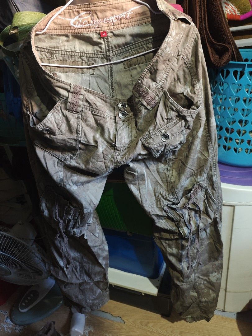 Vintage Y2k Esprit Cargo Pants Size 42 (Category: Jeans) located in Taguig. Submitted by i7myien70216 (Listing ID 1434458047, Image 1). Description: - Vintage Y2k Esprit cargo pants - Unique camouflage pattern - Size 42 - Baggy fit - low-waisted - Multiple pockets and button details - Durable fabric - Perfect for casual wear Condition: Like new, only use onced Selling because di na nagagamit and also a little long for me (for reference I'm 5'2). 