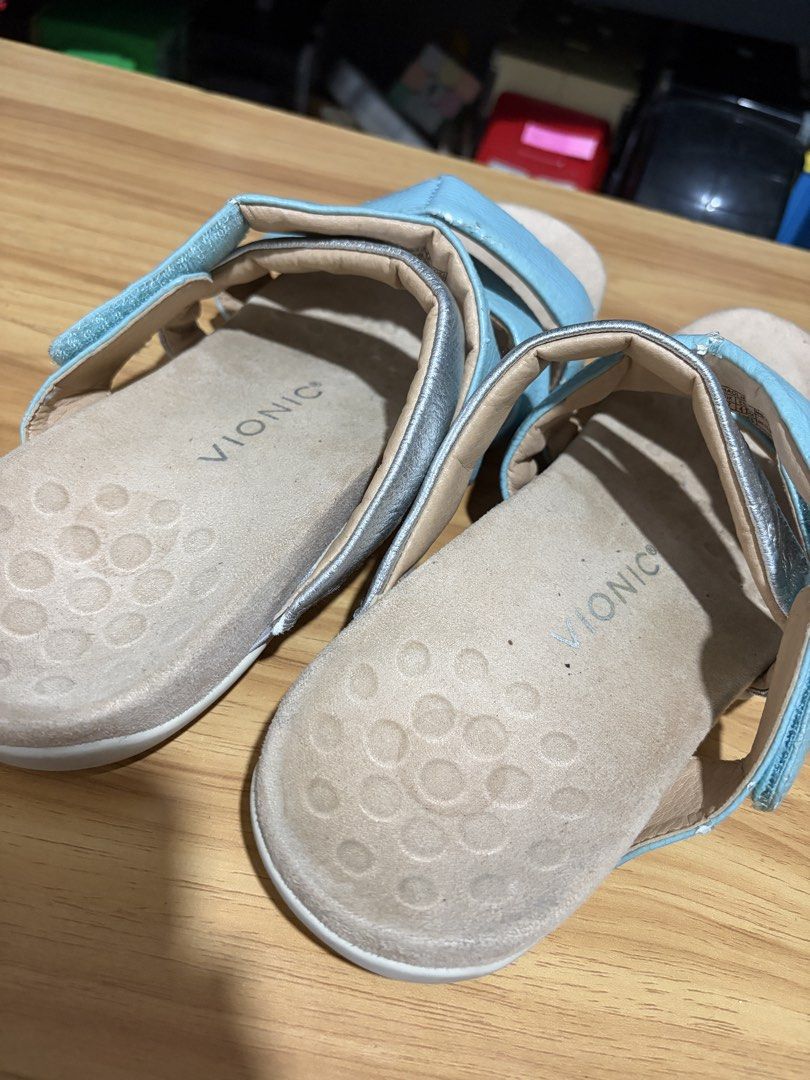 Vionic (Category: Flats & Sandals) located in Pili. Submitted by readysetthrift (Listing ID 1434587046, Image 3). Description: These are Vionic Hadlie Women’s Orthotic Slide Sandals, featuring adjustable hook-and-loop straps and crinkle patent leather. .