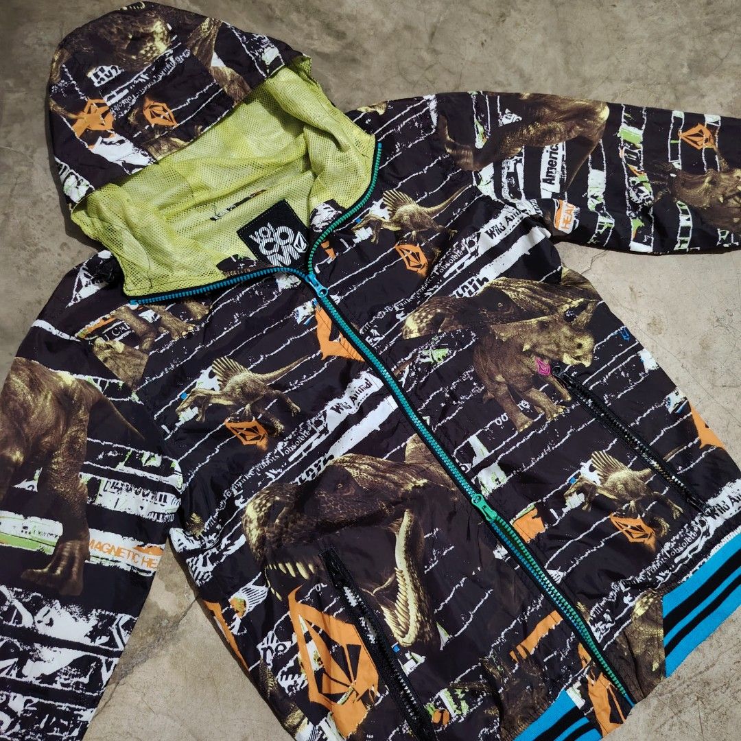 Volcom Dinosaur Graphic Nylon Jacket (Category: Hoodies) located in Cavite. Submitted by evilmarko (Listing ID 1434586541, Image 3). Description: volcom dinosaur graphic nylon jacket measurements: size: s w: 20" l: 24" 1000 + sf dm to purchase.