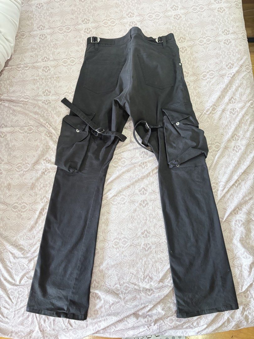 Vuja De Black Cargo Pants (Category: Jeans) located in Marikina City. Submitted by surity99 (Listing ID 1434414214, Image 2). Description: - Vuja De Black Flared Cargo Pants - Size: M - Made in Japan - Material: Cotton and Polyurethane - Features: Multiple pockets and straps - Care: Dry clean only Waist 15 in Rise 10.5 Inseam 32.5 Hem width 8.5.