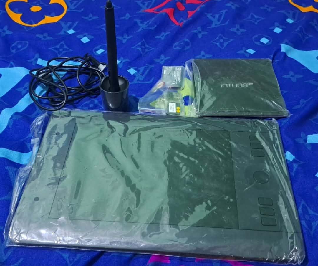Wacom Intuos Drawing Tablet (ship nationwide) (Category: Other Gadgets) located in Quezon City. Submitted by lenkudo (Listing ID 1434444884, Image 1). Description: - Wacom Intuos drawing tablet - Includes tablet, pen, pen stand, and box - Brand new, in original packaging - Black tablet with side buttons If you get now ,, i will discount the item. thank youuu.