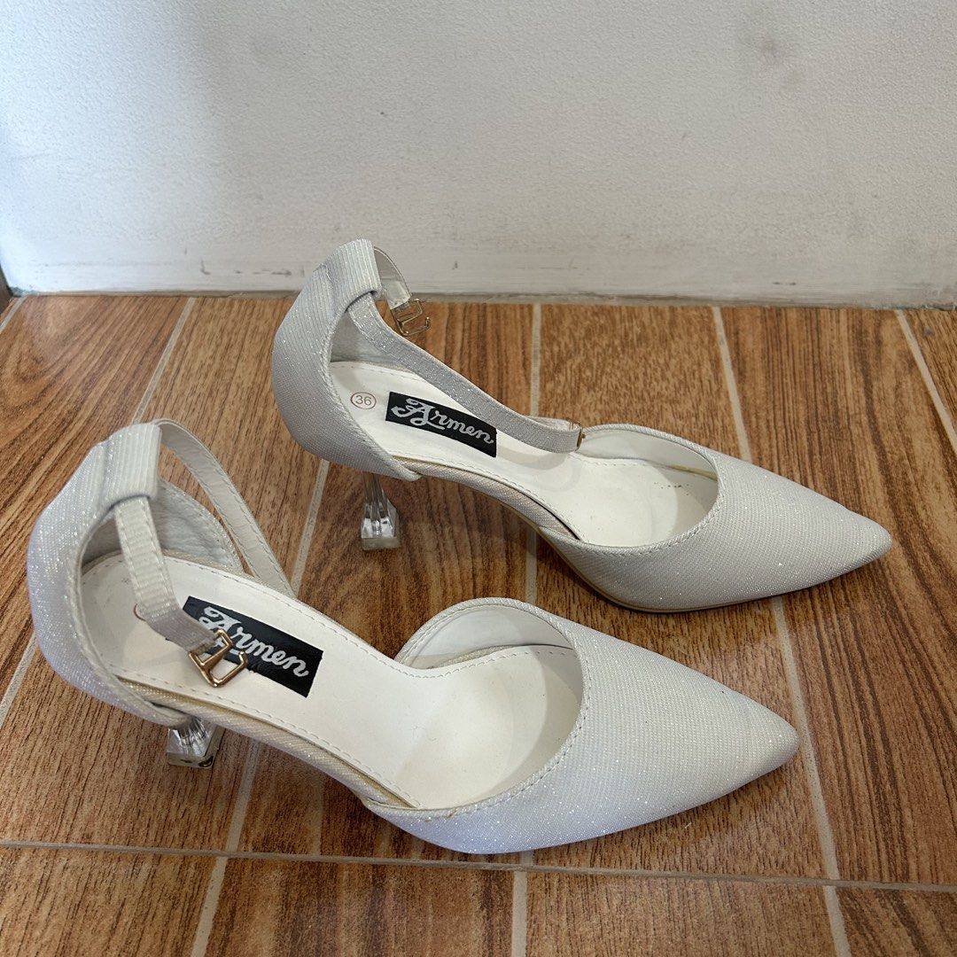 white glitter pointed heels size 36 (Category: Heels) located in Quezon City. Submitted by poppy.declutter (Listing ID 1434433166, Image 2). Description: white glitter pointed heels price: 550 (negotiable!) size: 36 condition: gently used with minor signs of wear inside and slight marks on the straps (see photos). no major flaws mod: grab/lalamove mop: gcash .