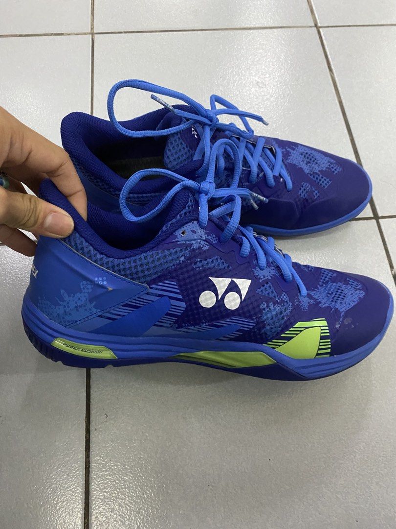 Yonex Power Cushion Eclipsion Z3 (Category: Sneakers) located in Pasig City. Submitted by bootsoftravel_ph (Listing ID 1434556548, Image 1). Description: Yonex Power Cushion Eclipsion Z3 used - good FOR SALE No box Issue: no issue Price ₱ 2,995 only size: EU 43 / UK 9 / US 10 Guaranteed 100% Legit 💯 We ship nationwide 🚚.