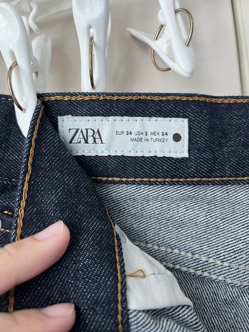 Zara Dark Wash Mom Jeans (Category: Jeans) located in Pasig City. Submitted by mbb97 (Listing ID 1434454719, Image 2). Description: - Zara dark wash jeans - Mom jeans style fit - Size US 2 or XS - Used only once, good as new - PHP 2,395 SRP.