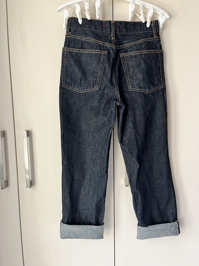 Zara Dark Wash Mom Jeans (Category: Jeans) located in Pasig City. Submitted by mbb97 (Listing ID 1434454719, Image 3). Description: - Zara dark wash jeans - Mom jeans style fit - Size US 2 or XS - Used only once, good as new - PHP 2,395 SRP.