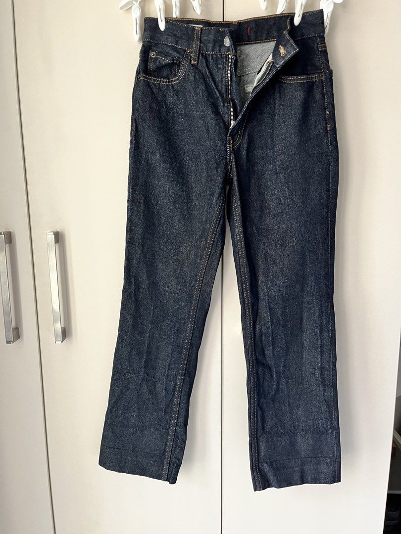 Zara Dark Wash Mom Jeans (Category: Jeans) located in Pasig City. Submitted by mbb97 (Listing ID 1434454719, Image 1). Description: - Zara dark wash jeans - Mom jeans style fit - Size US 2 or XS - Used only once, good as new - PHP 2,395 SRP.