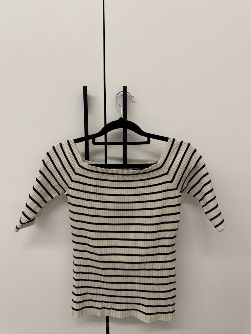 Zara Striped Ribbed Top (Category: Blouses) located in Manila. Submitted by sofffdlr (Listing ID 1434519976, Image 2). Description: - Zara striped ribbed top - Size M - Square neckline - Short sleeves - Cream base with black stripes .