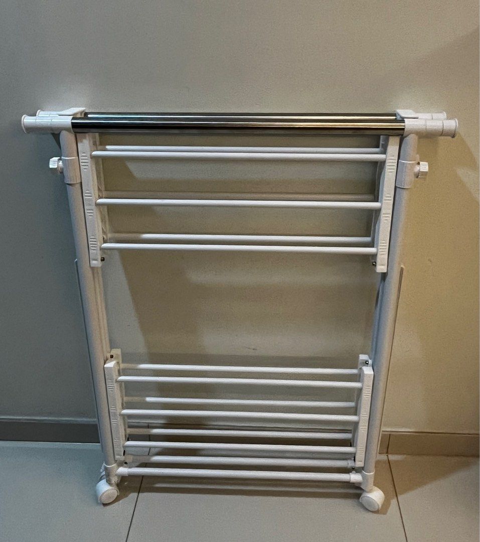 Adjustable Clothes Rack with Wheels439490486543339521