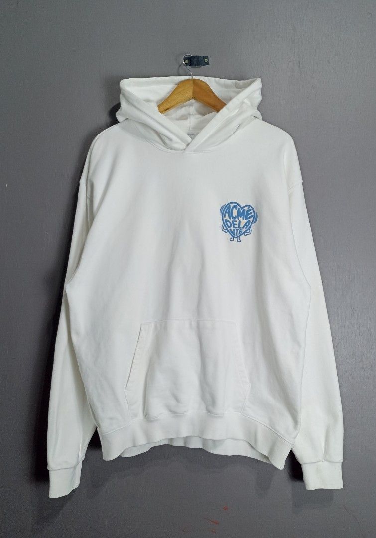 ADLV Heart Logo Hoodie (Category: Hoodies) located in Marawi City. Submitted by abdullah0692139 (Listing ID 1434788115, Image 2). Description: - ADLV white hoodie - Heart-shaped logo on the back - Size 1 - Front pocket and hood - Brand: acmé de la vie W23.5 L28 Color 9.8/10 exellent condi.