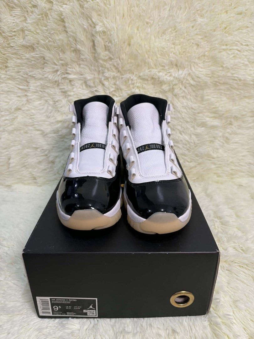 Air Jordan 11 Retro Black White (Category: Sneakers) located in Antipolo. Submitted by jloom (Listing ID 1434792630, Image 3). Description: - Air Jordan 11 Retro sneakers - Classic black and white colorway - Includes original box with visible size - Black patent leather mudguard - White upper - Translucent soles Rfs: Declutter.