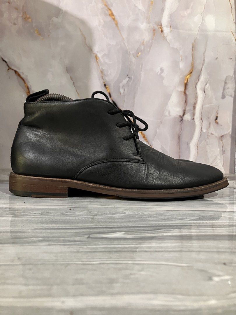 ALDO BLACK LEATHER CHUKKA BOOTS SIZE 7 MEN (Category: Casual Shoes) located in General Mariano Alvarez. Submitted by adonid (Listing ID 1434685283, Image 1). Description: ALDO BLACK LEATHER CHUKKA BOOTS ORIGINAL ALDO BLACK LEATHER CHUKKA BOOTS GOOD CONDITION NORMAL SIGN OF USAGE ONLY SIZE 7 MEN.