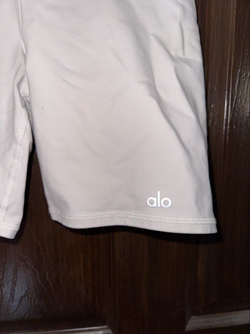 Alo White Biker Yoga Cycling Shorts (Category: Activewear) located in Quezon City. Submitted by cstuff_forsale (Listing ID 1434776987, Image 2). Description: 💌 like new, authentic from alo yoga 💌 size xs 💌 color: white 💌 no lowballing! Will be ignored 💌 rfs: decluttering.