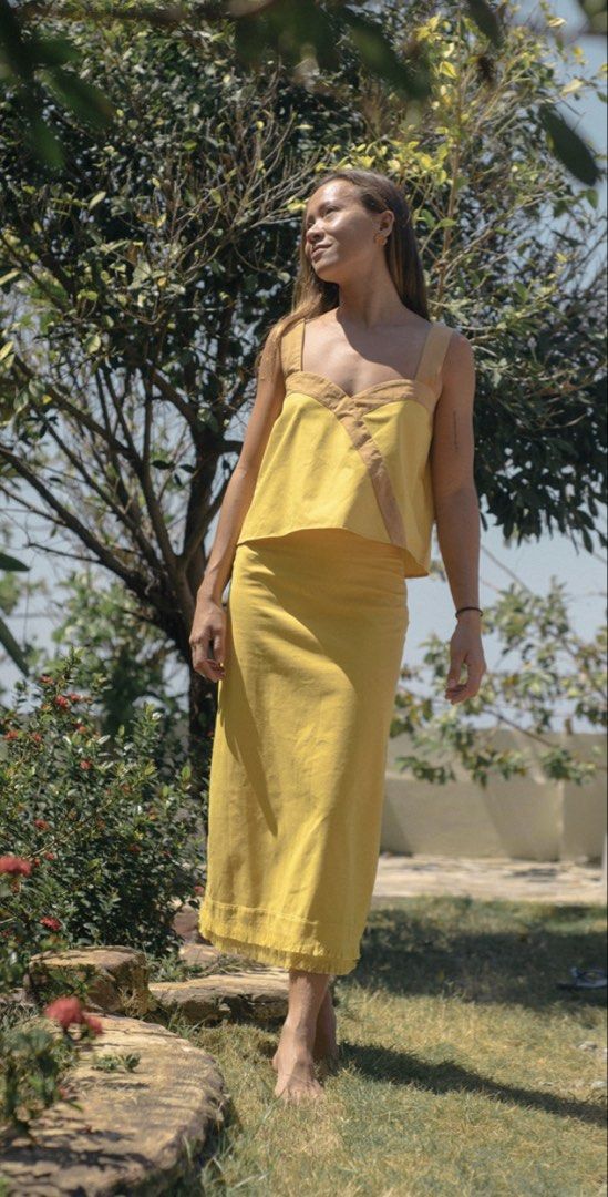 Anika Leila Midi in Banana (Category: Skirts) located in Muntinlupa City. Submitted by prelovedkn_ (Listing ID 1434703939, Image 1). Description: Worn thrice Sells for 3400.