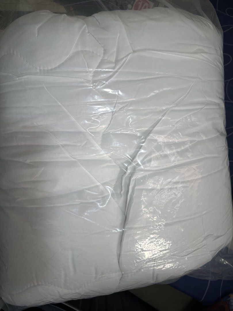 Antibacterial comforter duvet Single (Category: Bed Frames & Mattresses) located in Cainta. Submitted by shopbyyna (Listing ID 1434610820, Image 2). Description: .