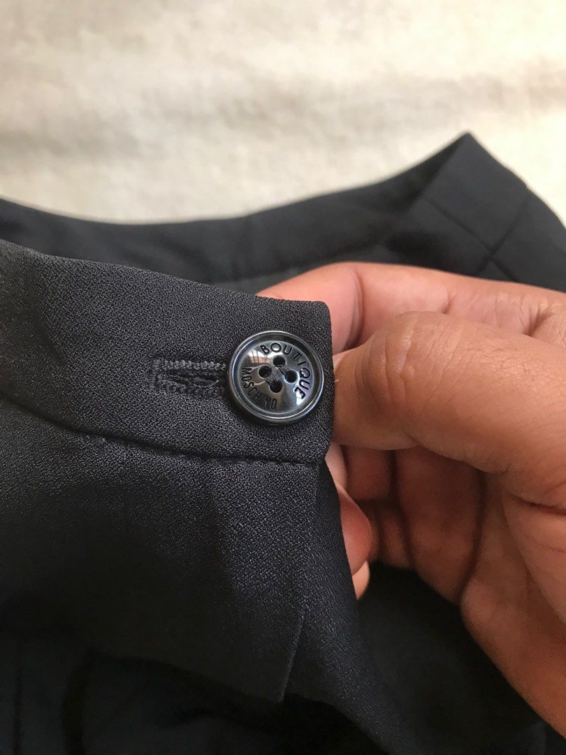 Authentic Moschino Boutique Palda Skirt (Category: Skirts) located in Ragay. Submitted by sergesalgado (Listing ID 1434761994, Image 2). Description: Waistline-28 on tape measure Length-17 .