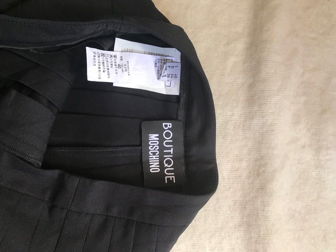 Authentic Moschino Boutique Palda Skirt (Category: Skirts) located in Ragay. Submitted by sergesalgado (Listing ID 1434761994, Image 3). Description: Waistline-28 on tape measure Length-17 .