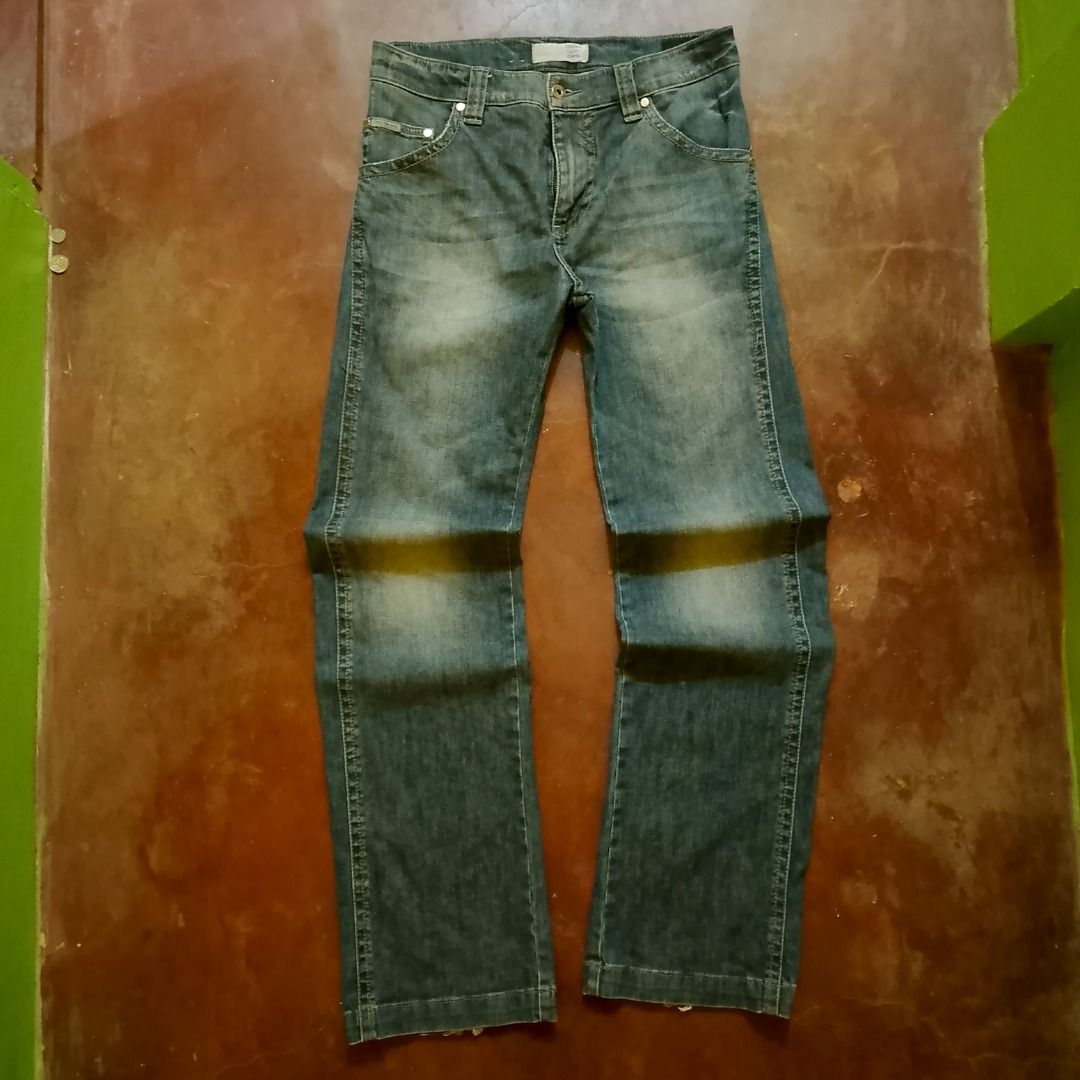 Authentic Y2K Calvin Klein Jeans Straight Leg (Category: Jeans) located in Cagayan de Oro. Submitted by drp.central (Listing ID 1434615210, Image 1). Description: Authentic Y2K Calvin Klein Jeans Straight Leg Season: Spring/Summer (Early 2004) Features: It has a stretchy, slim～straight silhouette, typical of Calvin Klein from the early 2000s (Y2K). Dimes: W - 15.5" L - 43" Hem - 9" Color: Blue Denim Complete tags ✅ Color Rate: 10/10 Condition: 10