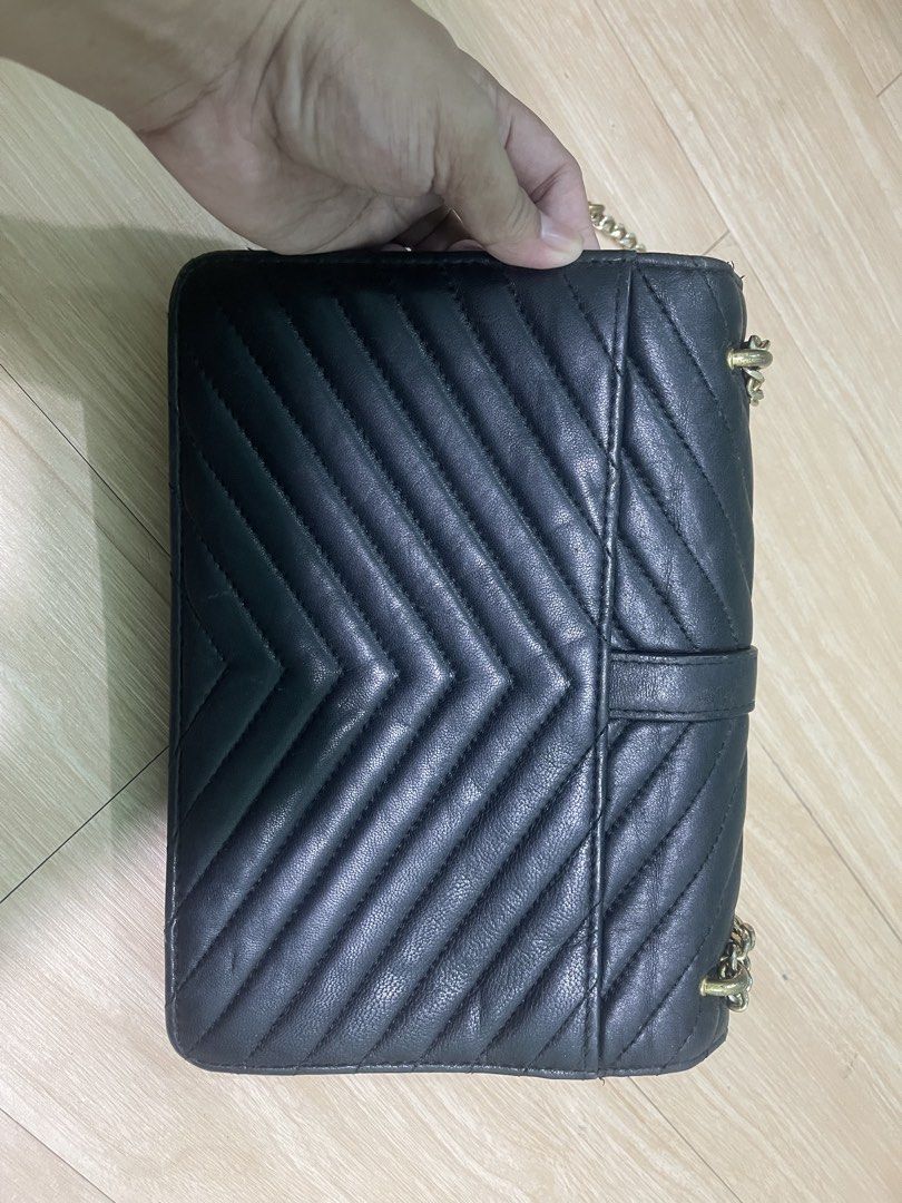 Ysl cross body Bag (Category: Luxury Bags & Wallets) located in Antipolo. Submitted by jaolshoppe23 (Listing ID 1434779085, Image 3). Description: .