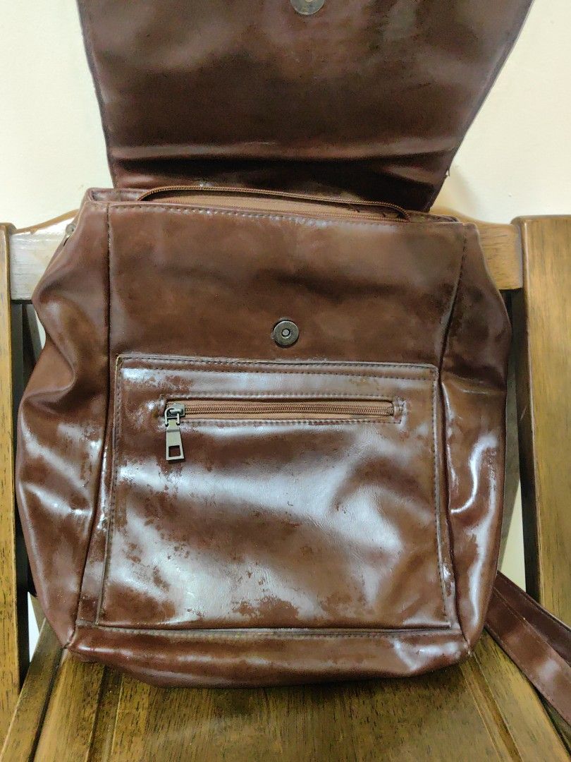 Bagpack for men (Category: Backpacks) located in Cavite. Submitted by jjcollectiveshop (Listing ID 1434608580, Image 2). Description: bagpack pwede pang student or pang office. pang work may parts lng ng zipper sira . sa loob .wala lng hawakan yng sa likod . lagyan na lng.