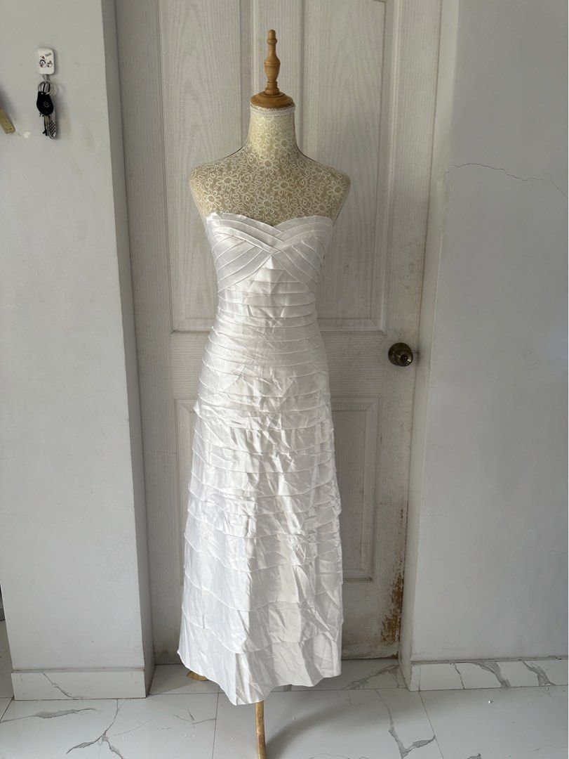 BCBG Max Azria tiered bridal dress (Category: Dresses) located in Iloilo. Submitted by roynnbjose (Listing ID 1434665614, Image 1). Description: .