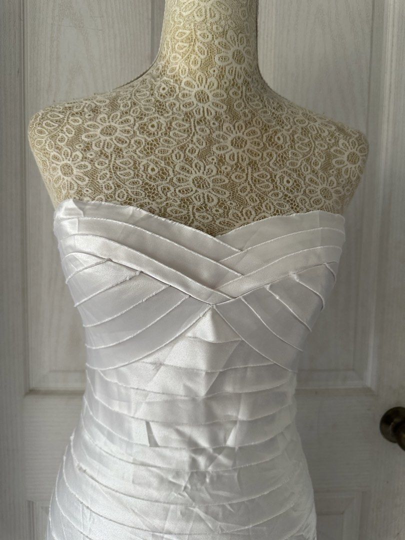 BCBG Max Azria tiered bridal dress (Category: Dresses) located in Iloilo. Submitted by roynnbjose (Listing ID 1434665614, Image 2). Description: .