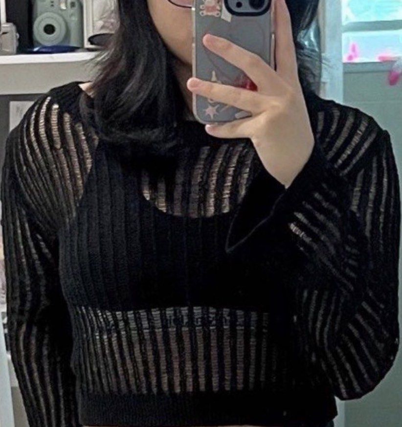 black knitted top (Category: Other Tops) located in Ipoh. Submitted by francescalqr95 (Listing ID 1434784868, Image 1). Description: -only worn twice, its not as oversized as i wanted and the sleeves are too long -got this in april 2024 at 6ixty8ight for around 170 rm+? -NO RUSH POSTAGE -no fussy buyer.