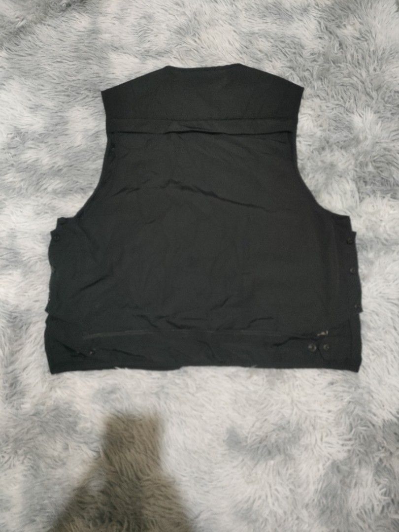 Black Tactical Vest with Multiple Pockets (Category: Vests) located in Toledo. Submitted by silverearth.bbc804 (Listing ID 1434621184, Image 2). Description: - Black tactical vest - Multiple pockets for storage - Zipper closure and adjustable buckles for a secure fit - Front pockets with flap closures - Mesh back panel for ventilation - Large zippered pocket on the back - Additional pockets on the front - Sleeveless design.