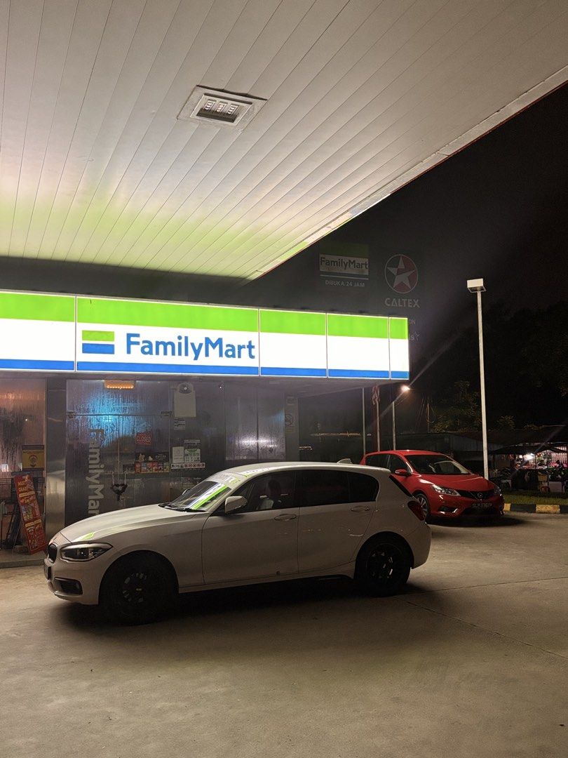 BMW 1 Series Hatchback 116D Auto (Category: Used Cars) located in Singapore. Submitted by ronnies.shrimps (Listing ID 1422028270, Image 3). Description: best all rounder money can buy. PML unit, can eat your blue pea nasilemak every time you go service. With a 60L petrol tank so you can pump up north with DIESEL!!! Tuned for 300nm output at 140hp with the reliable B37 Engine. Completely redone 116D With $17,000 worth of upgrades and repairs Set u