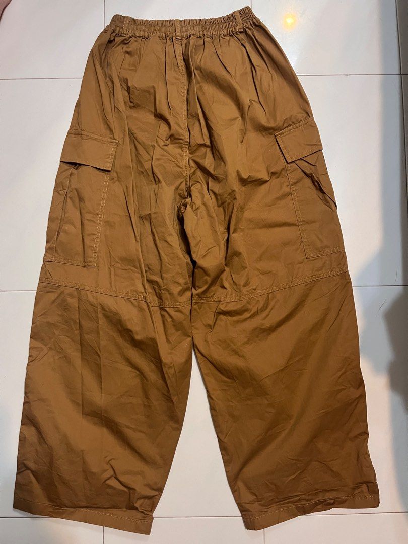 Brown cargo pants (Category: Other Bottoms) located in Singapore. Submitted by yriell (Listing ID 1434630968, Image 4). Description: New. Selling as not suitable. Elastic back waist band .