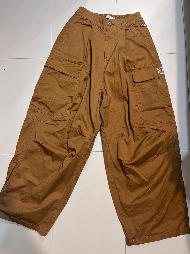 Brown cargo pants (Category: Other Bottoms) located in Singapore. Submitted by yriell (Listing ID 1434630968, Image 3). Description: New. Selling as not suitable. Elastic back waist band .