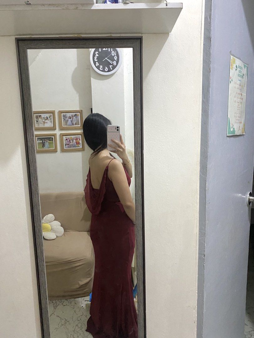 Burgundy Slip Dress (Category: Dresses) located in Quezon City. Submitted by threadtheory1310 (Listing ID 1434767776, Image 2). Description: - Burgundy slip dress - V-neckline - Spaghetti straps - Floor-length - Suitable for formal events and special occasions - Made of smooth, flowing fabric.