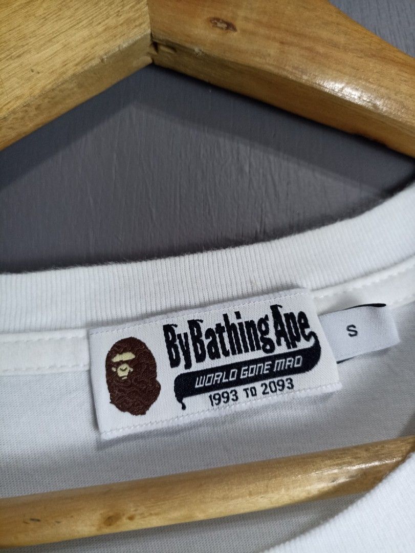 By Bathing Ape White T-shirt (Category: Tshirts & Polo Shirts ) located in Marawi City. Submitted by abdullah0692139 (Listing ID 1434785395, Image 2). Description: BAPE W19.5 L25 color 9.5/10 Exellent condi.