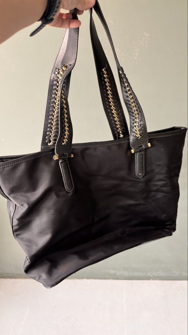 Calvin Klein Black Tote Bag (Category: Tote Bags) located in Mandaluyong City. Submitted by arkideegitals (Listing ID 1434761950, Image 2). Description: 🏷️ Item: Calvin Klein Black Tote Bag 🎒 Size: Can fit 13 inches laptop ✨ Condition: Brand New 💰 Price: Php 2,600.00 📌 RFS: Decluttering 📍 Pick-up: Available (DM for details) 📦 Delivery: Grab / Lalamove (fee c/o buyer).