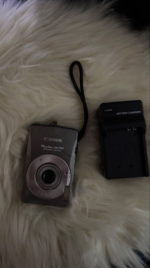 RARE Canon PowerShot SD750 Digital ELPH (Category: Cameras) located in Mandaluyong City. Submitted by nicooo_ (Listing ID 1434654504, Image 2). Description: 🪩 canon powershot sd750 digital elph in silver (rare) 💌P 3500 (open for negotiations!) raw and unedited sample shots posted - 101% fully functional; flash, audio, video, zoom and all buttons are working! ✨highlight: * 7.1 Mp * 3x optical zoom; ISO 1600 and high ISO Auto, 3.0 Pure Color LCD 
