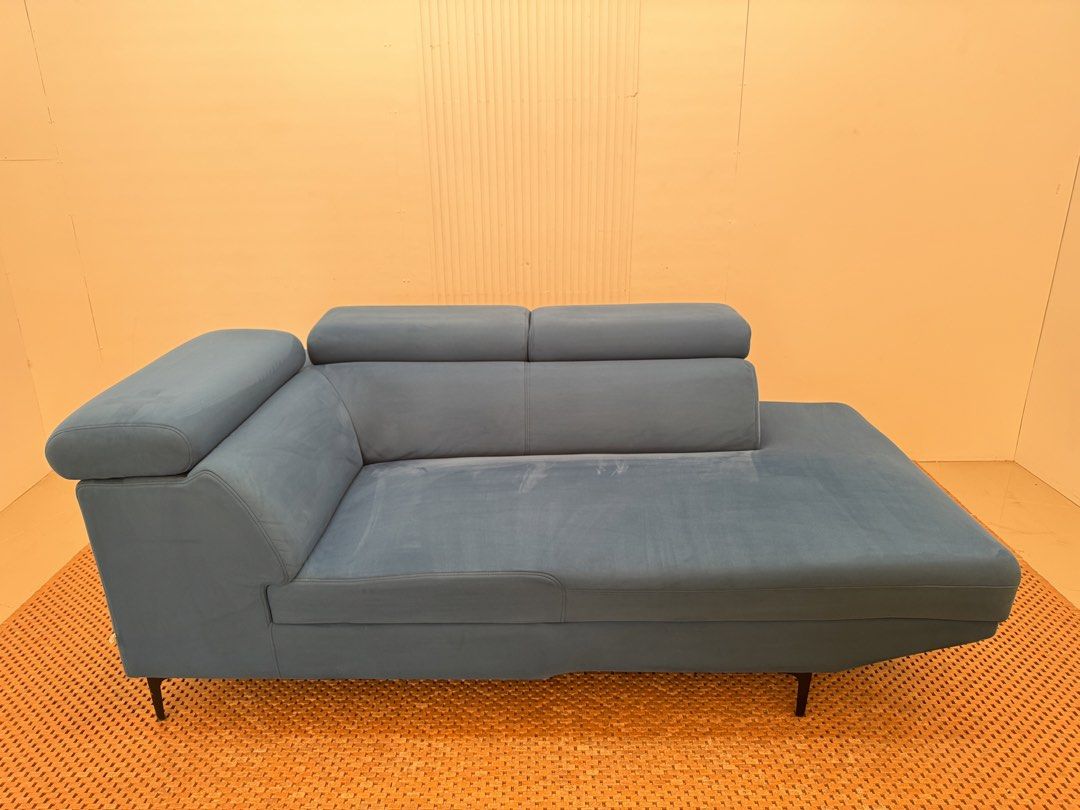 Chaise sofa (Category: Sofas) located in Quezon City. Submitted by matetdevis13 (Listing ID 1434769176, Image 2). Description: Big & Bulky Chaise Sofa Price: 11,500 L77 x W40 x H37.5/18.5 In good condition Code JMD42-E472.