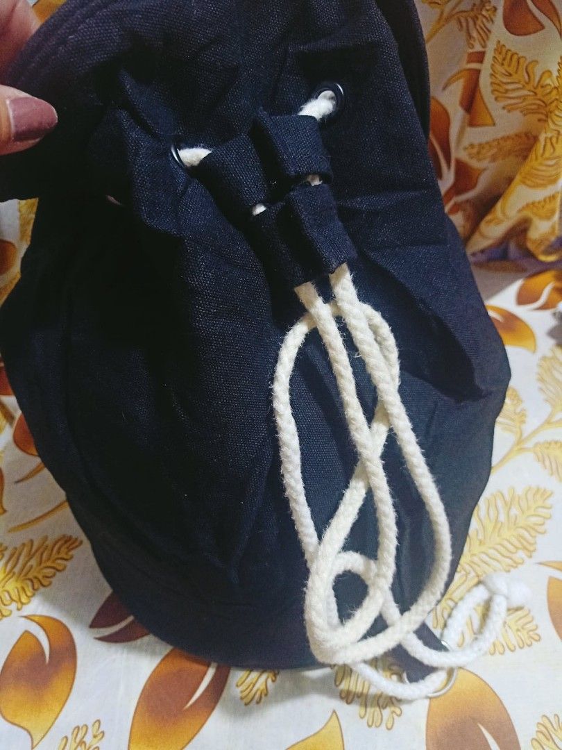 Chanel (Category: Luxury Bags & Wallets) located in Digos. Submitted by MarieBags (Listing ID 1434704515, Image 3). Description: no stain inside no cracks no himolmol.