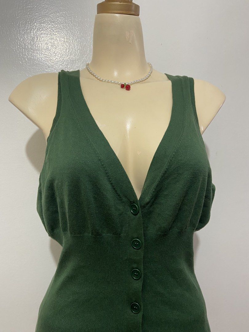 Dark Green Sweater Vest Top (Category: Sleeveless) located in Mandaluyong City. Submitted by cxia_style (Listing ID 1434781945, Image 3). Description: Top Only‼️ ♡ washed & ready-to-wear ♡ all items are handpicked ♡ nationwide shipping ♡ see each photo for more details. DM us for more info 💌.
