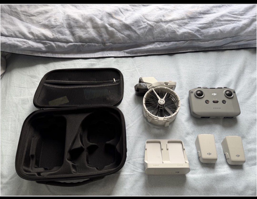 DJI FLIP 航拍機套裝 （分類：航拍）位於 Hong Kong。 由 centueryofjohn 提交（商品編號 1434619862，圖片 1）。簡介： DJI FLIP x 1 RC-N3 遙控 x 1 電池🔋 x 2 充電管家 x 1 收納盒 x 1 。