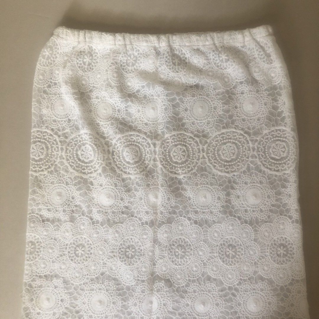 Dolly lace garterized white skirt (Category: Skirts) located in San Fernando. Submitted by 100perscent (Listing ID 1434757069, Image 2). Description: Size: XS - S.